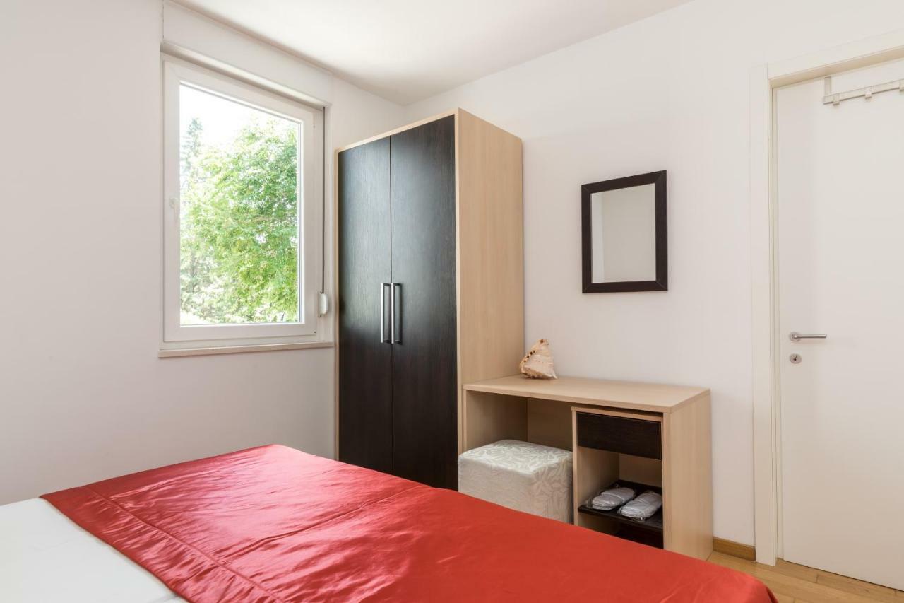 Apartment Marcela With Private Parking Split Exterior photo